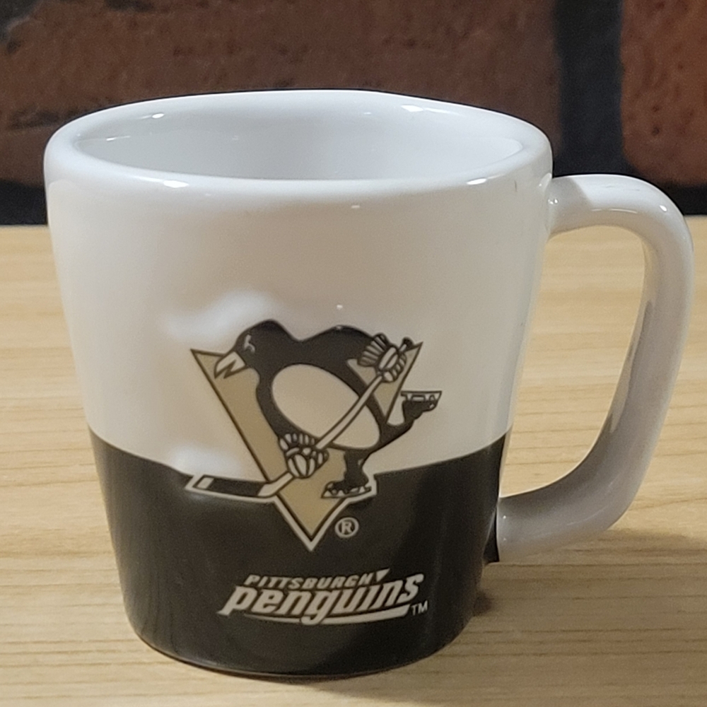 Pittsburgh Penguins NHL Mug Style Shot Glass